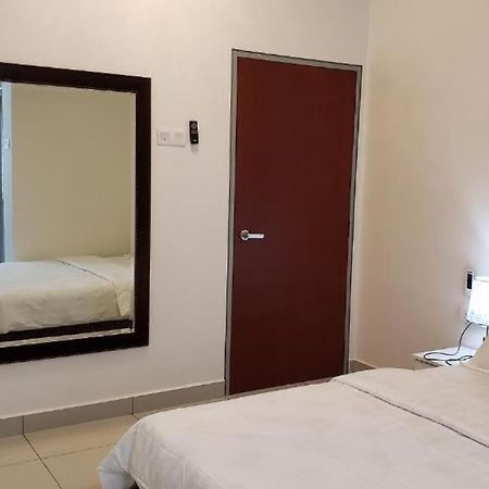 S Rose Hotel Szepang Kültér fotó