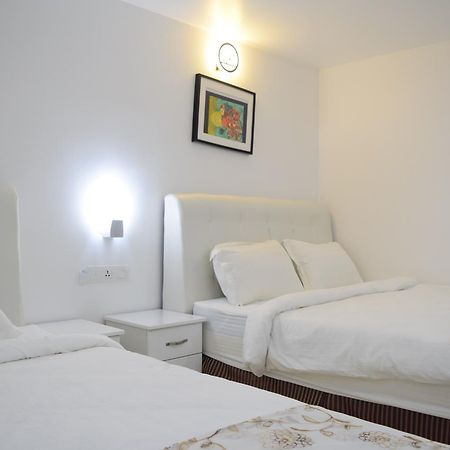 S Rose Hotel Szepang Kültér fotó