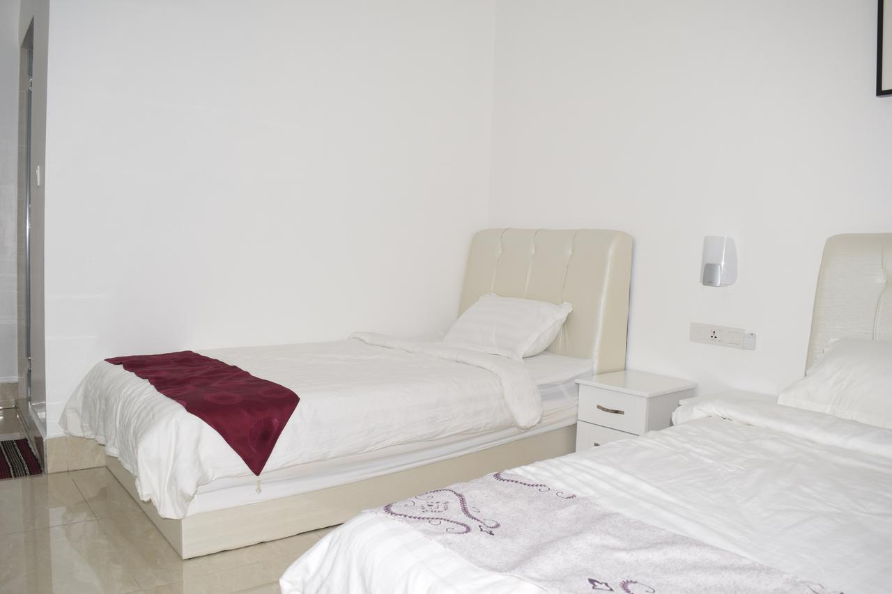 S Rose Hotel Szepang Kültér fotó